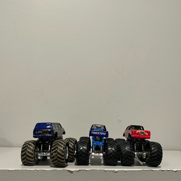 Monster Jam Trucks 1:64 Bounty Hunter, Overall Evolution and HotWheels 199 - Picture 4 of 4